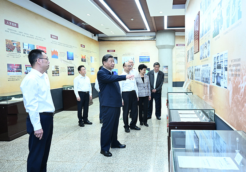 9月6日至8日，中共中央總書記、國家主席、中央軍委主席習(xí)近平在黑龍江考察。這是7日上午，習(xí)近平在哈爾濱工程大學(xué)哈軍工紀(jì)念館考察。
